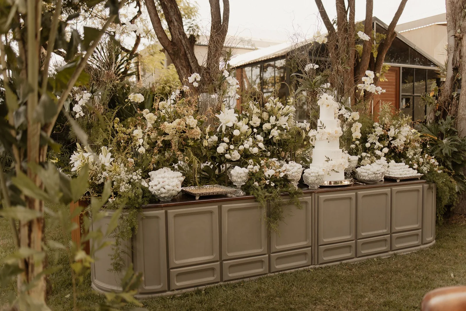 Lebbeke wedding dessert table Iara & Felipe Espaço Tay Eventos
