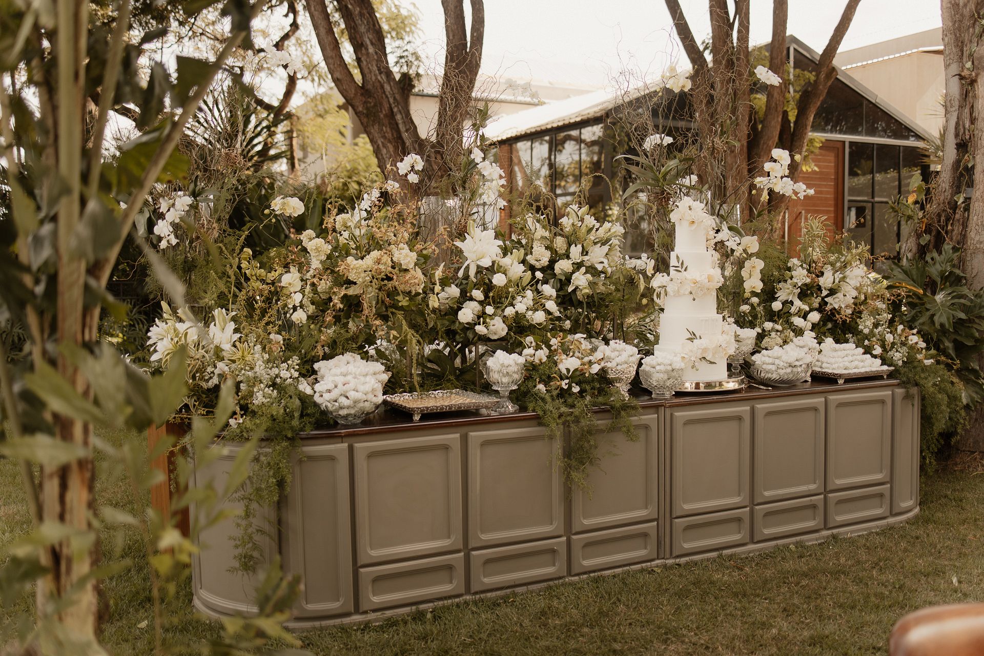 Mesa de doces casamento Iara e Felipe Espaço Tay Eventos por Lebbeke